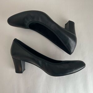 Vaneli Black Low Heels Size 9M